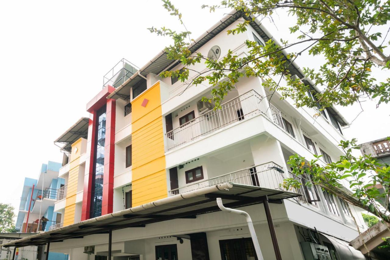 Oyo Home 49697 Aj Apartments Kochi Exterior foto